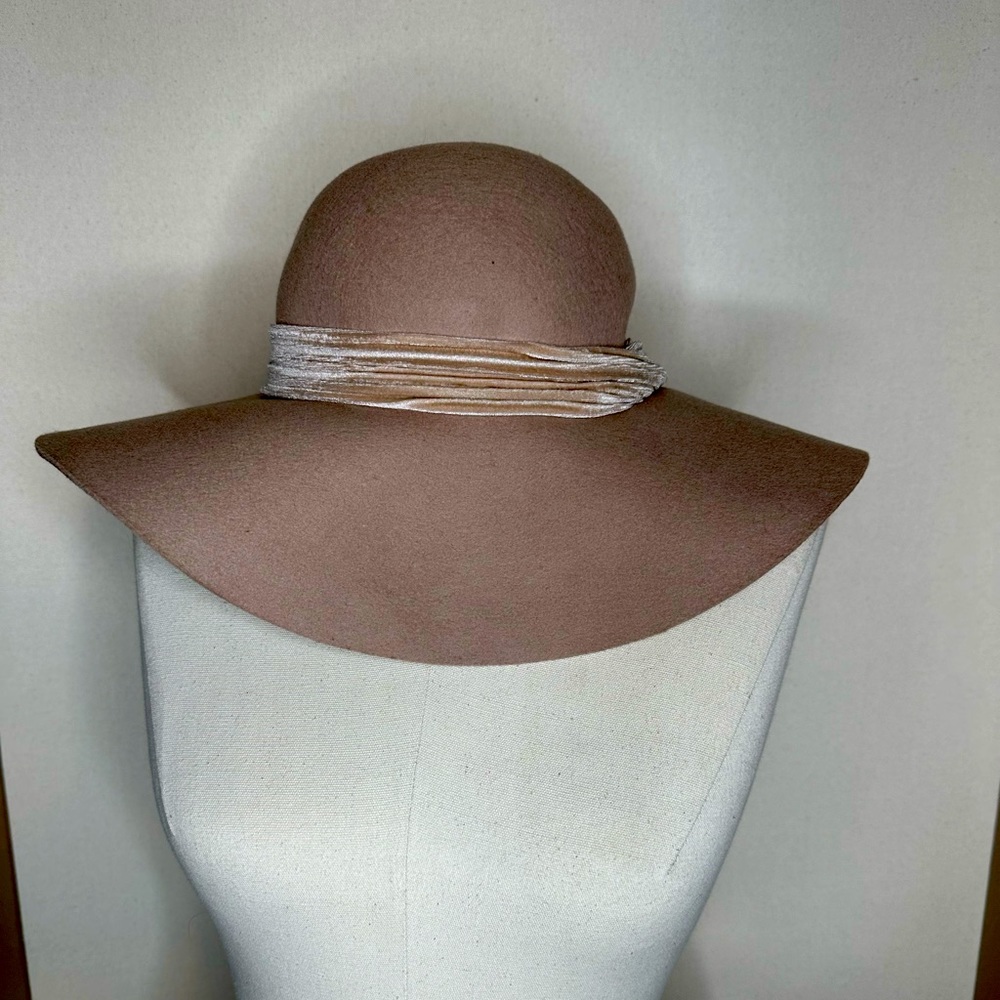 Beautiful 100% will dust rose boho hat